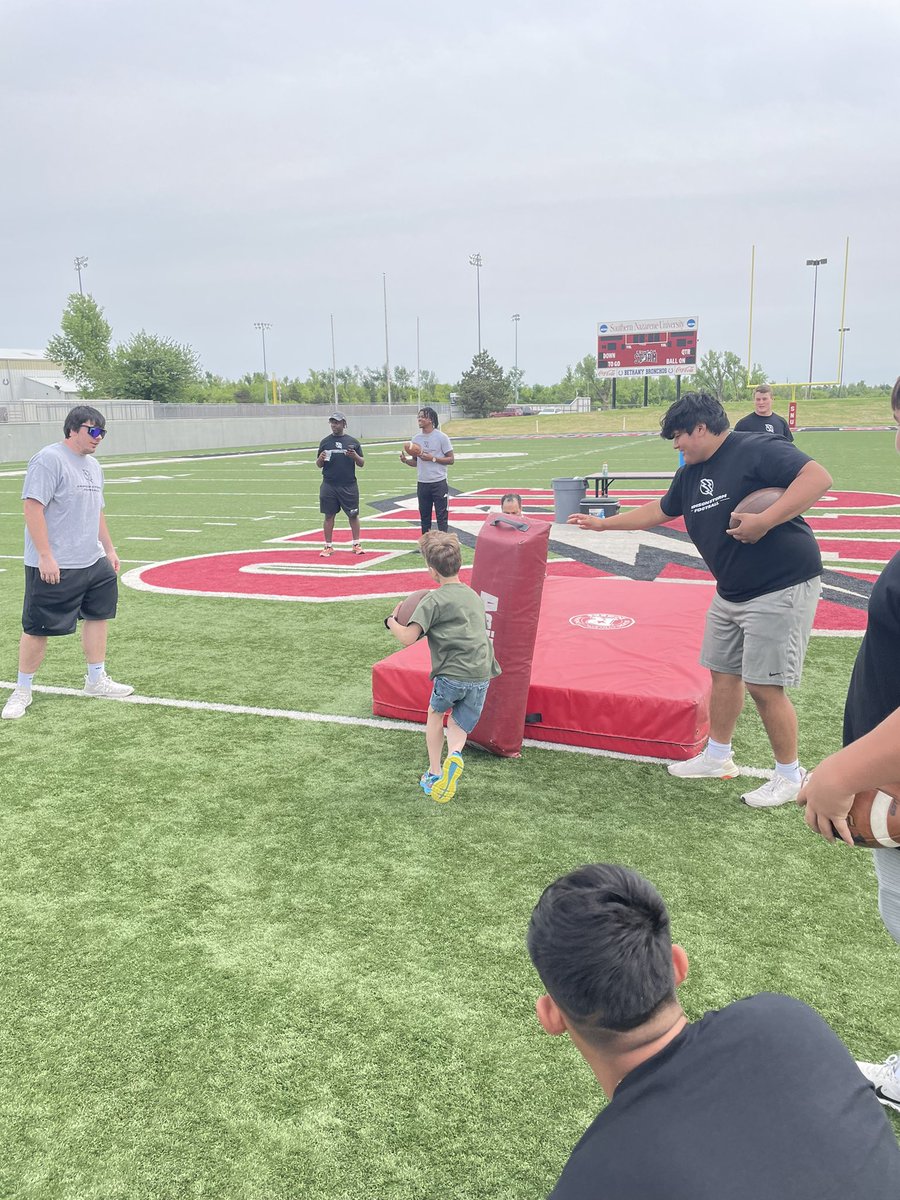 SNUFootball's tweet photo. We had an outstanding time working with Beyond The Spectrum this afternoon‼️

https://t.co/Zd8acvY0c1

#BoltsUp⚡️ https://t.co/DBgsuGmyGX
