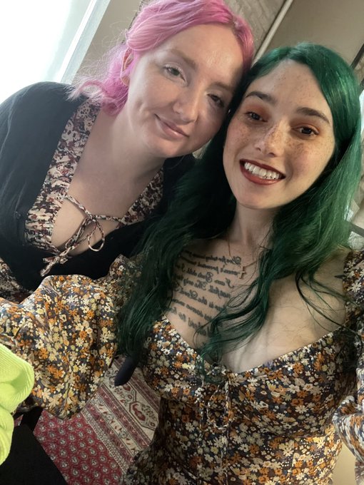 We&rsquo;re flower girls! We have that sweetness you want 😈😈 https://t.co/3eoZfkE4SD<a href="/tag/newprofilepic"class="tags"><span>#newprofilepic</span></a>