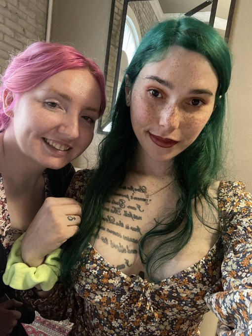 We&rsquo;re flower girls! We have that sweetness you want 😈😈 https://t.co/3eoZfkE4SD<a href="/tag/newprofilepic"class="tags"><span>#newprofilepic</span></a>