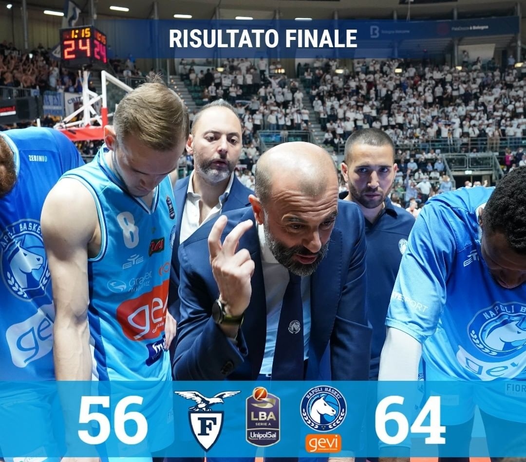 BetterSoli's tweet photo. Per tutto quello che sta succedendo nel mondo, ho preferito nei mesi scorsi tenere da parte le gioie e le sofferenze sportive, e le battute Nord/Sud. 
Ma stasera ho finito piangendo, senza voce e tremando, lasciatemi dire solo una cosa:
"Vafammoccccc c simm salvat" 
#Napoli https://t.co/um9nx74Ert
