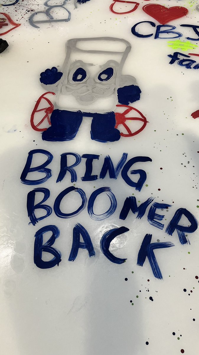 614andBeyondPod's tweet photo. What a wonderful idea for the Jackets fans to say goodbye! #cbj #fundipsquad #unionbluesoldiers https://t.co/LDXA0FQVk9