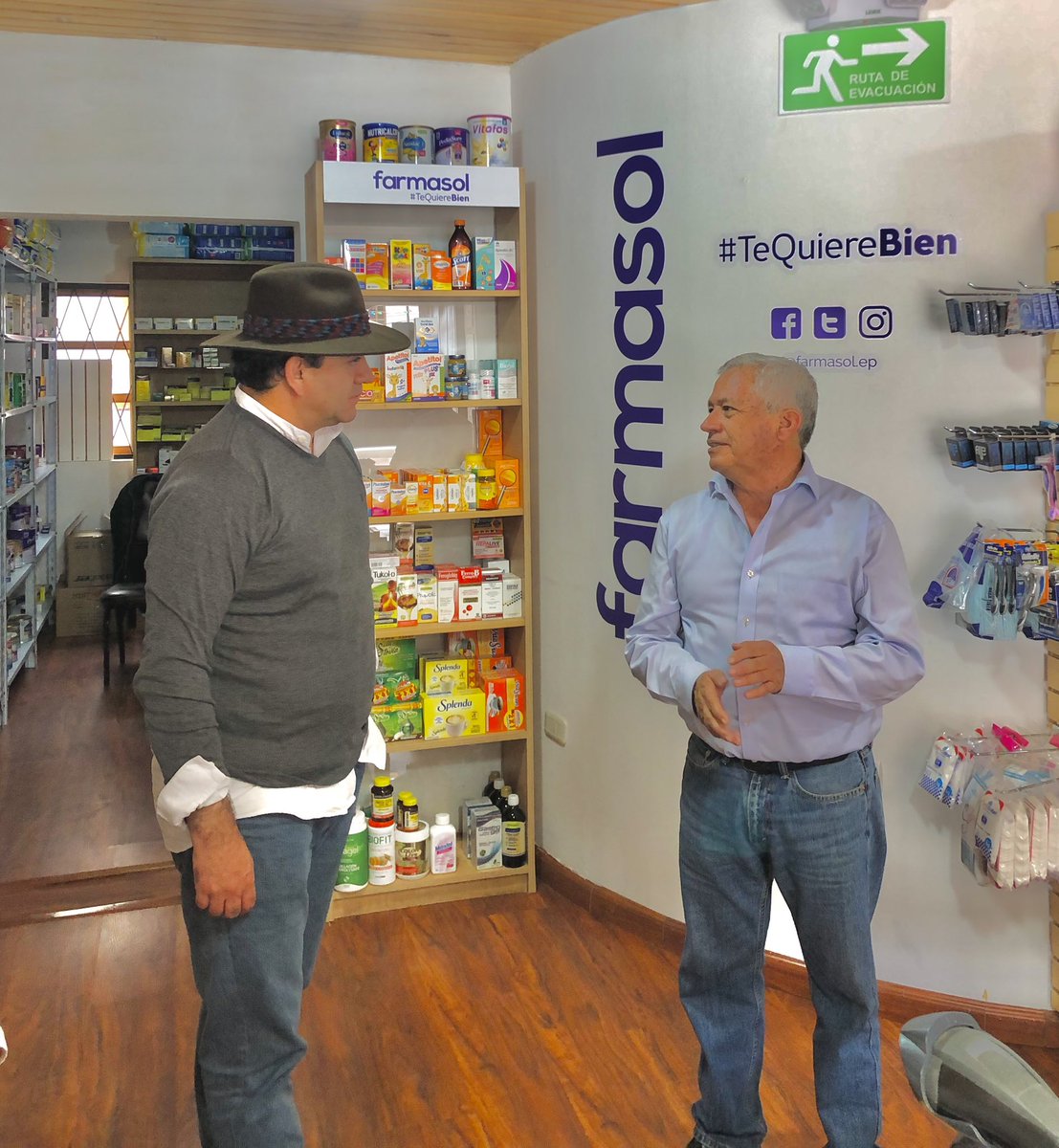 PenafielBAndres's tweet photo. Festejamos el Día del trabajo haciendo lo que más nos gusta, trabajando y sirviendo a la ciudadanía, estuvimos presentes en Oña realizando acciones mancomunadas para el bienestar de sus ciudadanos.

#FarmasolTeQuiereBien
@pedropalaciosu ALCALDE✍🏼
@IvanUllauriC https://t.co/xXupyhz9Hj