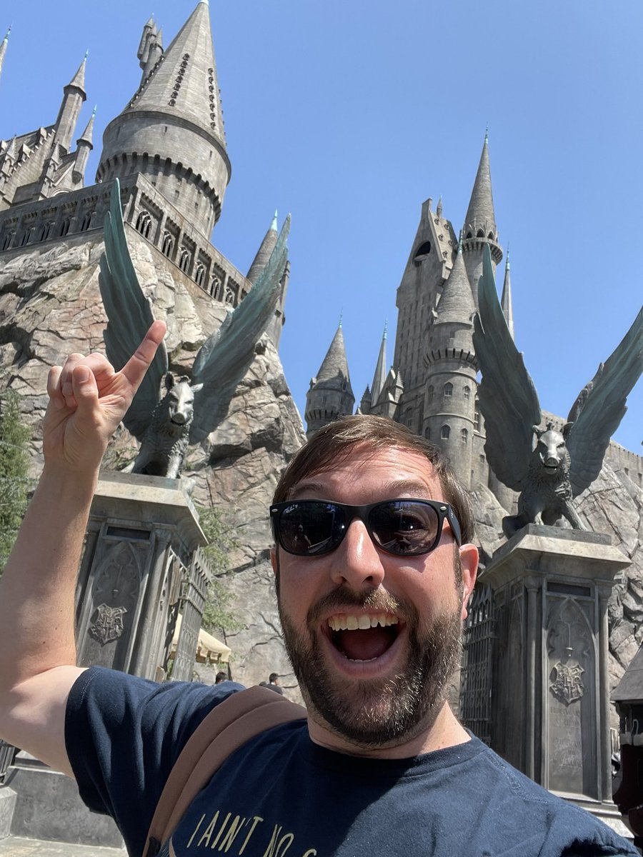 JhnnyCrwsh's tweet photo. Hogwarts! No way! https://t.co/ADWrd3ZQdA