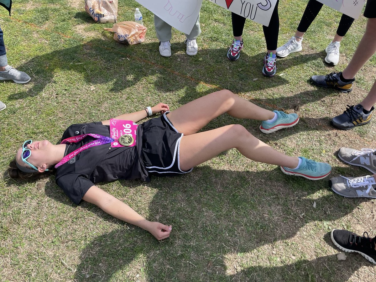 gedmonds4's tweet photo. @Mo_Edmonds absolutely crushed her first marathon today with a time of 4:18. So proud of you, Mo. Thanks for doing it with me! @england0808 https://t.co/piMUuDqWMr