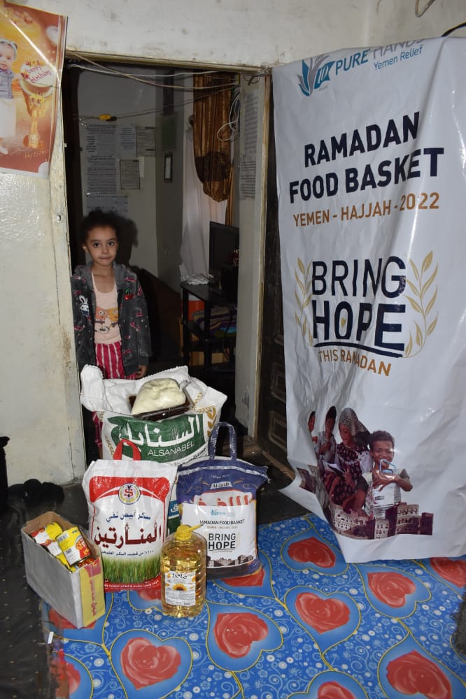 Humanlifeye's tweet photo. Within the funding from #Pure_Hands_Organization,Human Life Foundation implements the Ramadan Food Basket Distribution Project for 1443,where 200food baskets were distributed in AlMahwit &amp; Hajja Governorates targeting the most vulnerable HHs in AlMahwit city &amp;Hajja city districts https://t.co/L0PpBQtk1q