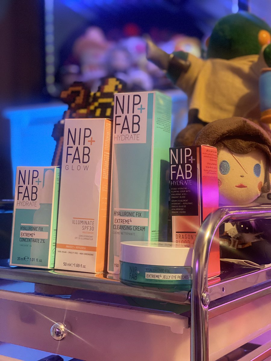 IAmLunarLizzy's tweet photo. I was sent some products from @NipandFab & @BootsUK to try! The Nip + Fab Hyaluronic FIX Extreme4 range has been a real treat for my skin. I streamed for 7 hrs today & took part in some epic post stream self care! #nipandfab #hylauronicfixextreme4 #gotmynipandfabfix #gifted https://t.co/zBbCzCO30s