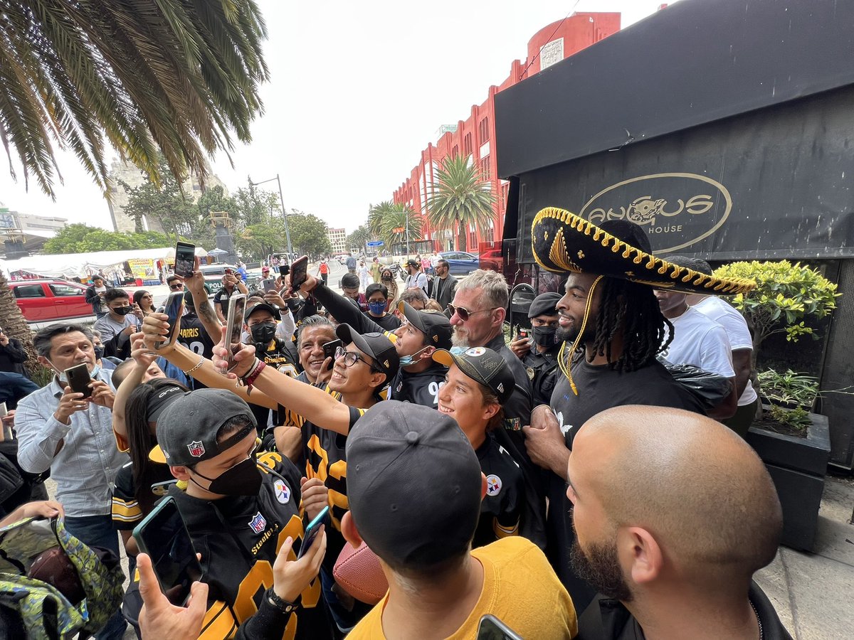 ohthatsNajee22's tweet photo. Prolly the most fun I’ve experienced so far in my life thank you to all the fans that showed up and everyone who showed so much hospitality. VIVA MEXICO 🇲🇽 #Mexicosteelernation #HereWeGo https://t.co/7cLFbSfV9v