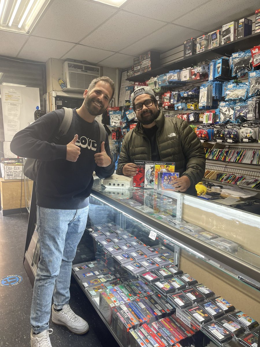 bklynvideogames's tweet photo. thank you to @xam_fesam for this last minute trade. More pictures tomorrow of the trade in 🔥 https://t.co/56bAF94iWz