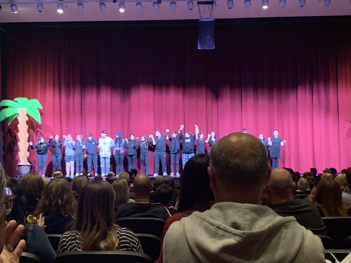 I had such a great time at Dirty Rotten Scoundrels Last night! I am #MineolaProud of everyone involved!! These students have so much talent! ✨✨