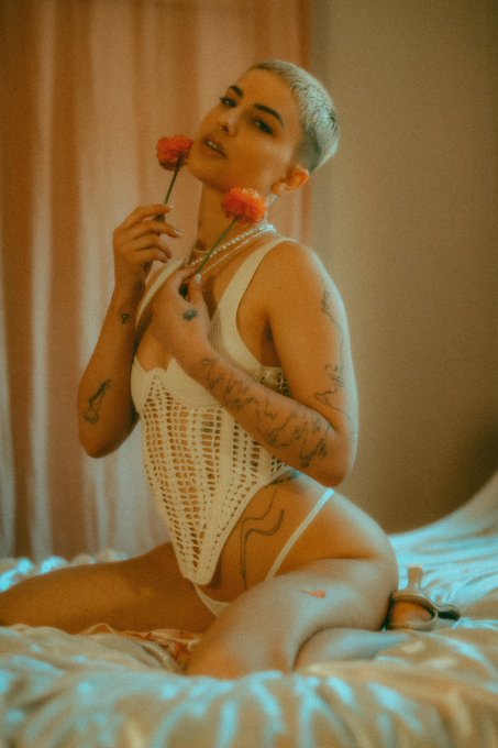 Where would you kiss me first? https://t.co/EQ2vcXGGAf