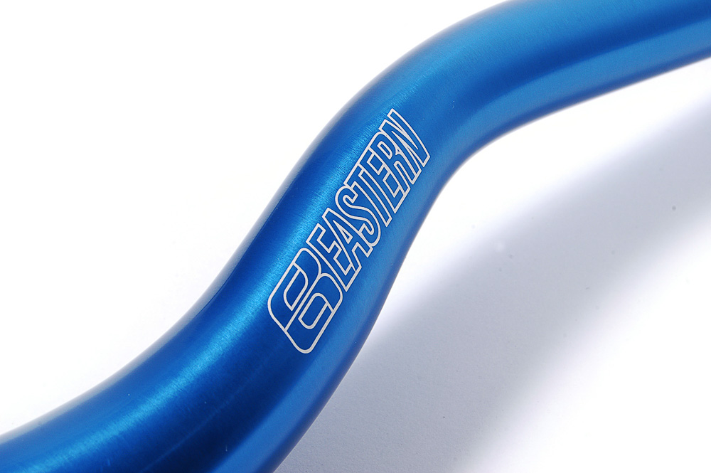 easternbikes's tweet photo. Our #NighttrainBars MTB bars are light and strong. Made from 6061-T6 Alloy construction with 31.8mm clamping area, 2" Rise, 27" wide. https://t.co/DO66TDv91a
.
.
#easternbikes #mtb #mountainbike https://t.co/z79HkBpZak