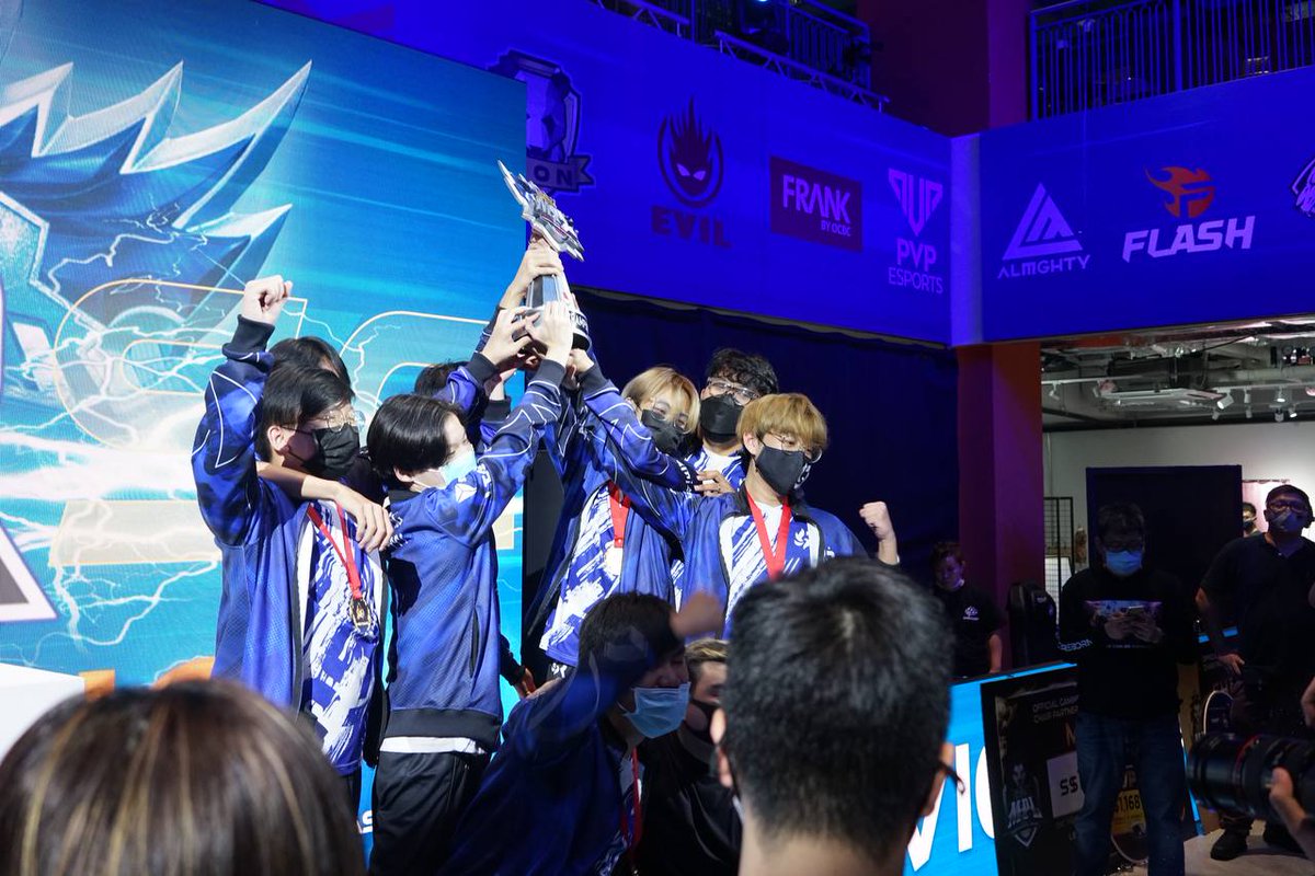 chueonit's tweet photo. The opportunity to marry one of your greatest hobbies with your professional journey doesn't come by often. Feeling incredibly thankful for the past year in #esports. #WeAreONE https://t.co/lqhcpJ1YnE