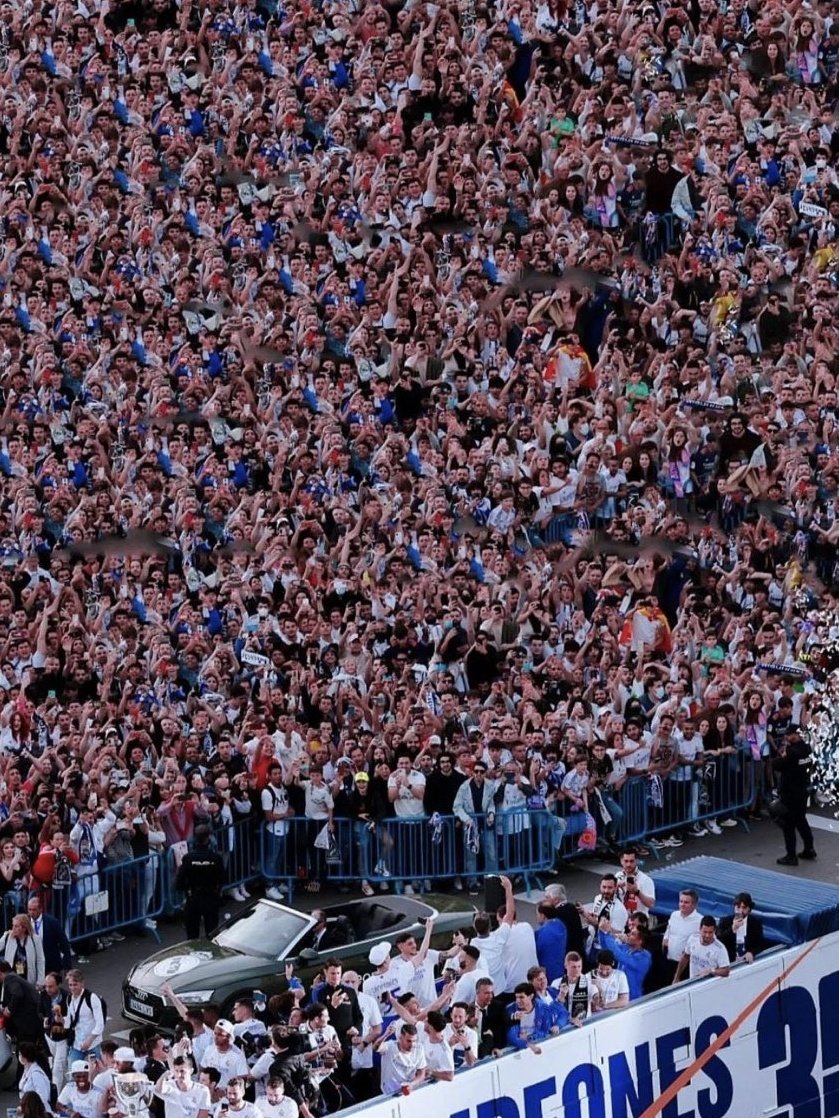_lvan04's tweet photo. Dime que no han usado Photoshop para que pareciera que había más gente en la rua del Real Madrid, dime que no. https://t.co/o7SvSAuDKv