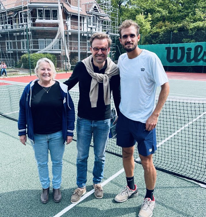 MagitteriJ's tweet photo. Garches a gagné ses matchs ce we lors du championnat de France par équipe senior nationale 4. Quels matchs!
Bravo à tous les joueurs pour leurs performances et leurs fair-play.
Les Garchois sont fiers de vous 😘
#garches #tennis #jaimemaville https://t.co/M6gJZvFHuh