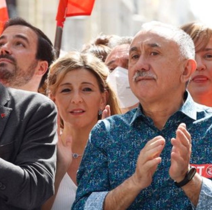 TFranchosa's tweet photo. Yolanda Díaz se manifiesta contra Yolanda Díaz, le pide mejores condiciones laborales, Yolanda Díaz no ha accedido a recibir a Yolanda Díaz pero es posible que se reúnan en pocos días https://t.co/tqebdgbk4J