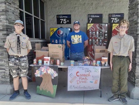 Our brothers stayed busy this weekend:

We had a brotherhood event at the paintball park
Attended @angelostatesga 93rd session's banquet
Won @asudeltazetas Turtle Toss cornhole tournament
Volunteered and collected canned food for the elderly

#AEKDB #NumberOneSecondToNone