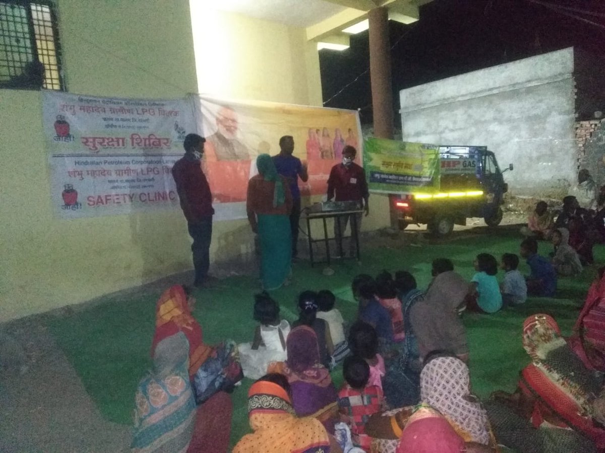 Sachin__Panwar's tweet photo. LPG Panchayat conducted today at Parbhani by distributor M/s Shambhu Mahadev Gramin LPG Vitrak #HPGas @HPCL 
#UjjwalaDiwas2022 #6yearsofUjjwala https://t.co/o9OkCaO0CC