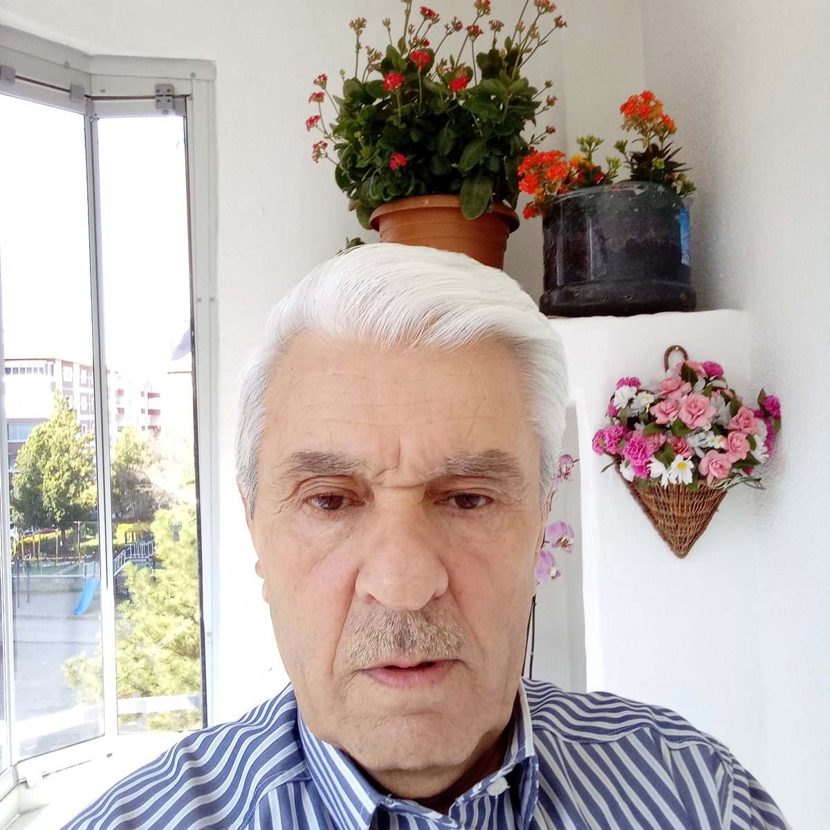 MUBAREK RAMAZAN BAYRAMINIZI TEBRİK EDER.YÜCE ALLAH.  YAPTIĞINIZ İBADETLERİNİZİ TUTMUŞ OLDUĞUNUZ ORUÇLARINIZ KABÜL ETSİN.