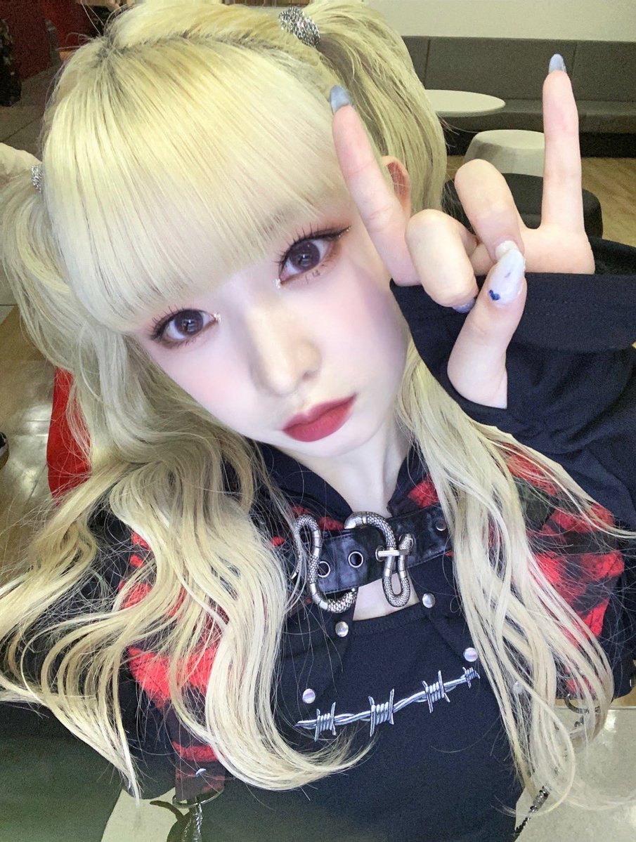 girlgroupspics's tweet photo. new layout! our girl of the month for may is billlie's haruna! 💕 https://t.co/X2jslxYotk