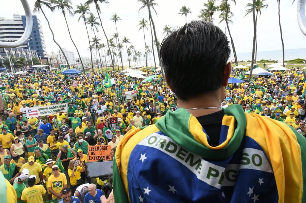 AlexAleluia's tweet photo. Grande dia hoje, em Salvador! Aqui é povo real apoiando o maior defensor da nossa liberdade: Jair Bolsonaro! https://t.co/K7NJQidb0f