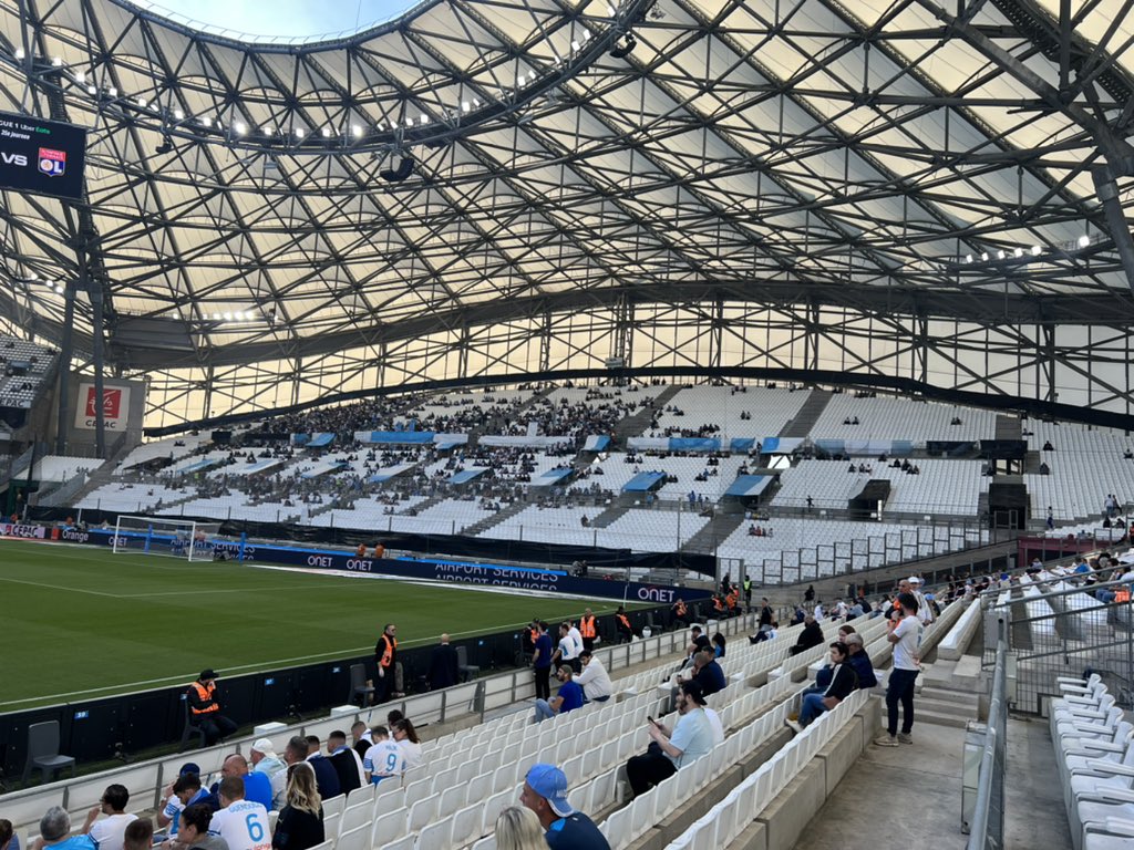jycayuela's tweet photo. Ce soir il n’y a pas d’autre alternative que la victoire #MONOMLYON dans notre stade @orangevelodrome cela s’annonce bouillant 🥵 Allez l’@OM_Officiel https://t.co/KI4AO5rOPW