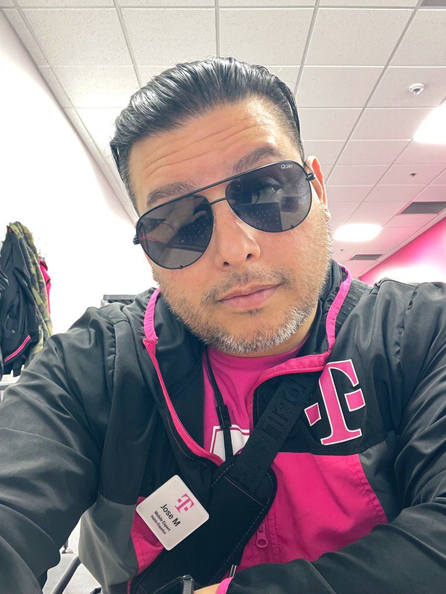 JovCryptoPlug's tweet photo. Happy Sunday My @TMobile Family 🙌 @TMobileGear #BeMagenta #MagentaGear #MagentaSwag https://t.co/plnGCx2Kqy
