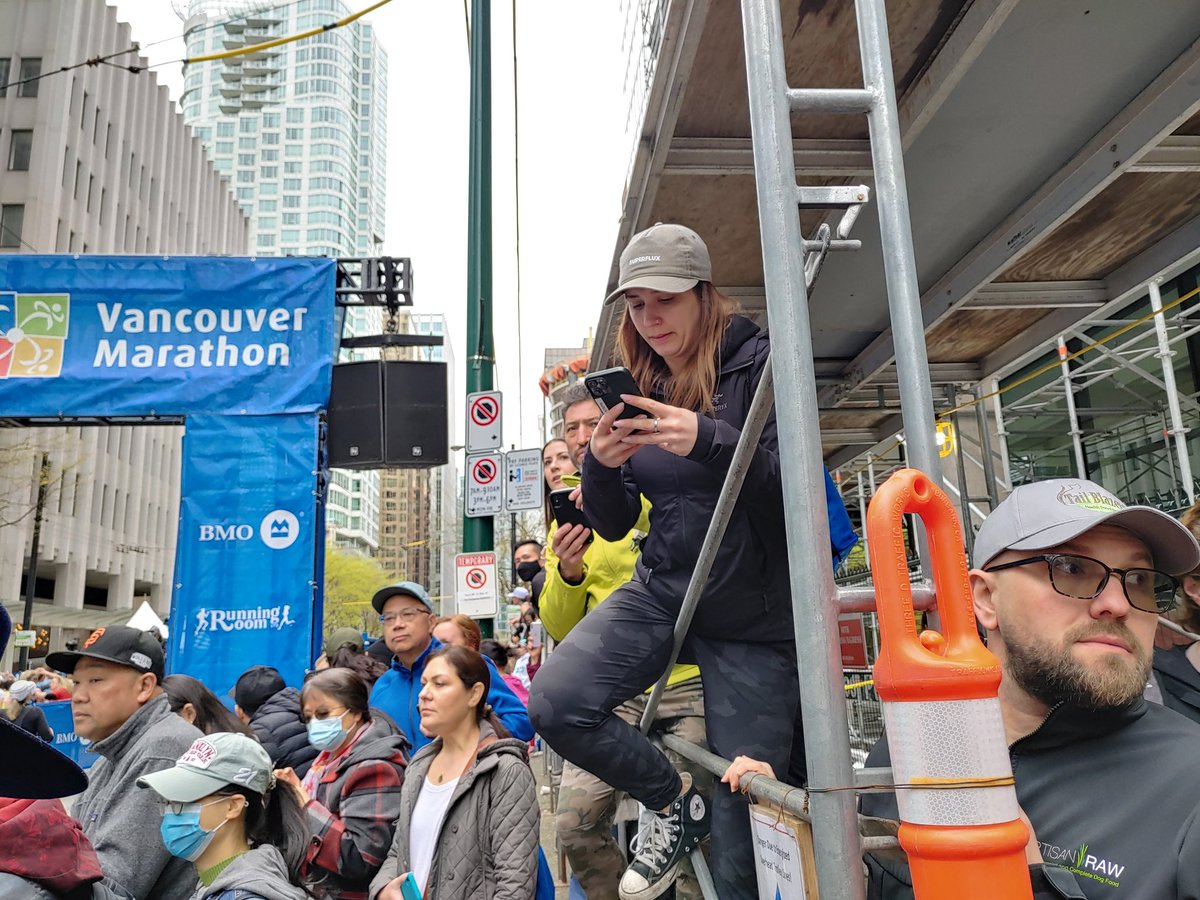 stephenbraverm1's tweet photo. Great crowd cheering on participants in the @BMOVanMarathon.
Three to four people deep.
People climbing scaffolding to get a better view. @runvancanada #StayActive #StayHealthy #VanRun https://t.co/wxHM5BV60W