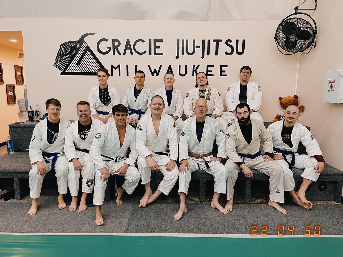 GracieMilwaukee's tweet photo. All the good vibes from the Saturday morning Master Cycle team!!
#jiujitsu #graciejuijitsu #mastercycle #team #teammates #graciemilwaukee #mke https://t.co/jBrL9GW46Y