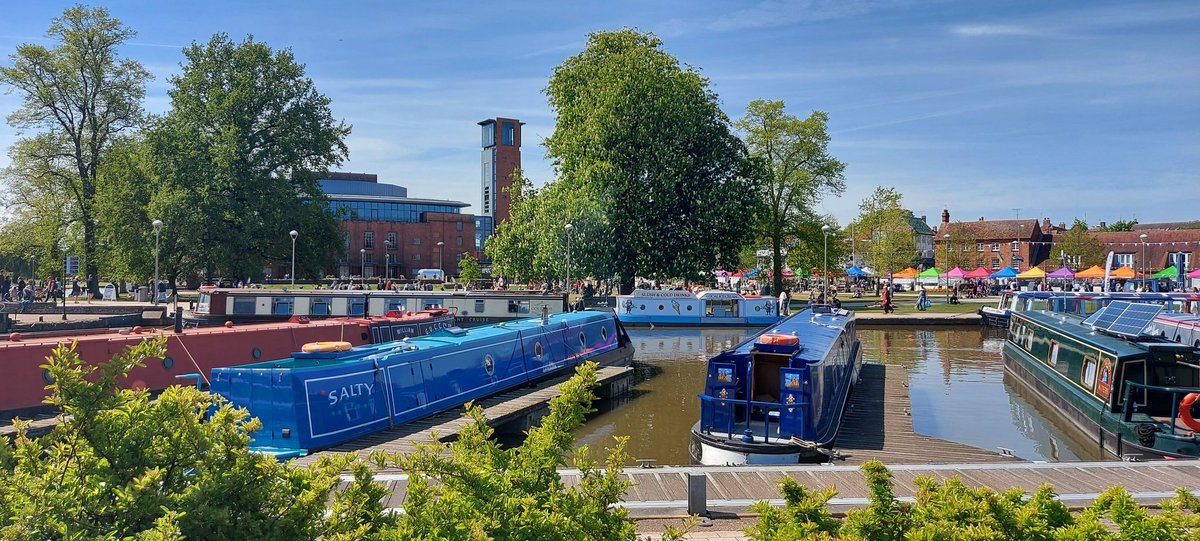 eddiehewitt32's tweet photo. Stratford-upon-Avon looking glorious @TheRSC for a historic #ShakespeareWeekend 👑💮🎭 https://t.co/4woMOmtvFx