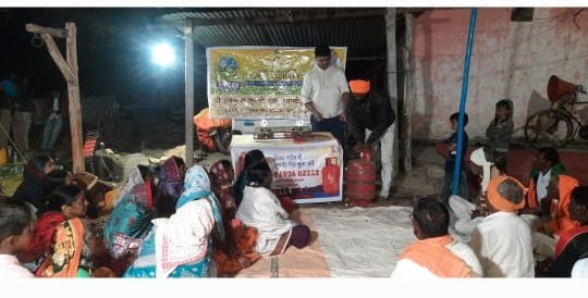 Sachin__Panwar's tweet photo. LPG Panchayat conducted today at  Village Wai, Nanded by distributor M/s Shri Datta Krupa #HPGas Agency @HPCL 
#UjjwalaDiwas2022 #6yearsofUjjwala https://t.co/O8nBnfkC2j