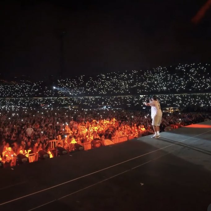 iSPROUSEC's tweet photo. imagínate decir que feid no llena conciertos, por favor solo mira https://t.co/3Ec29yJosz