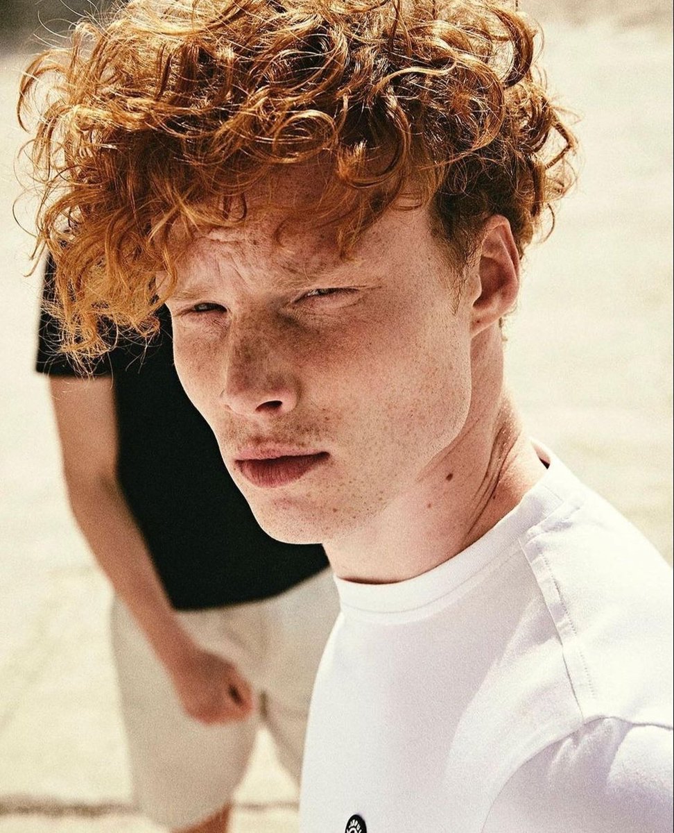 F_Weasley_F's tweet photo. se mi guardi ti innamori, attenzione!!!!!!!! https://t.co/ti4yaJZg39