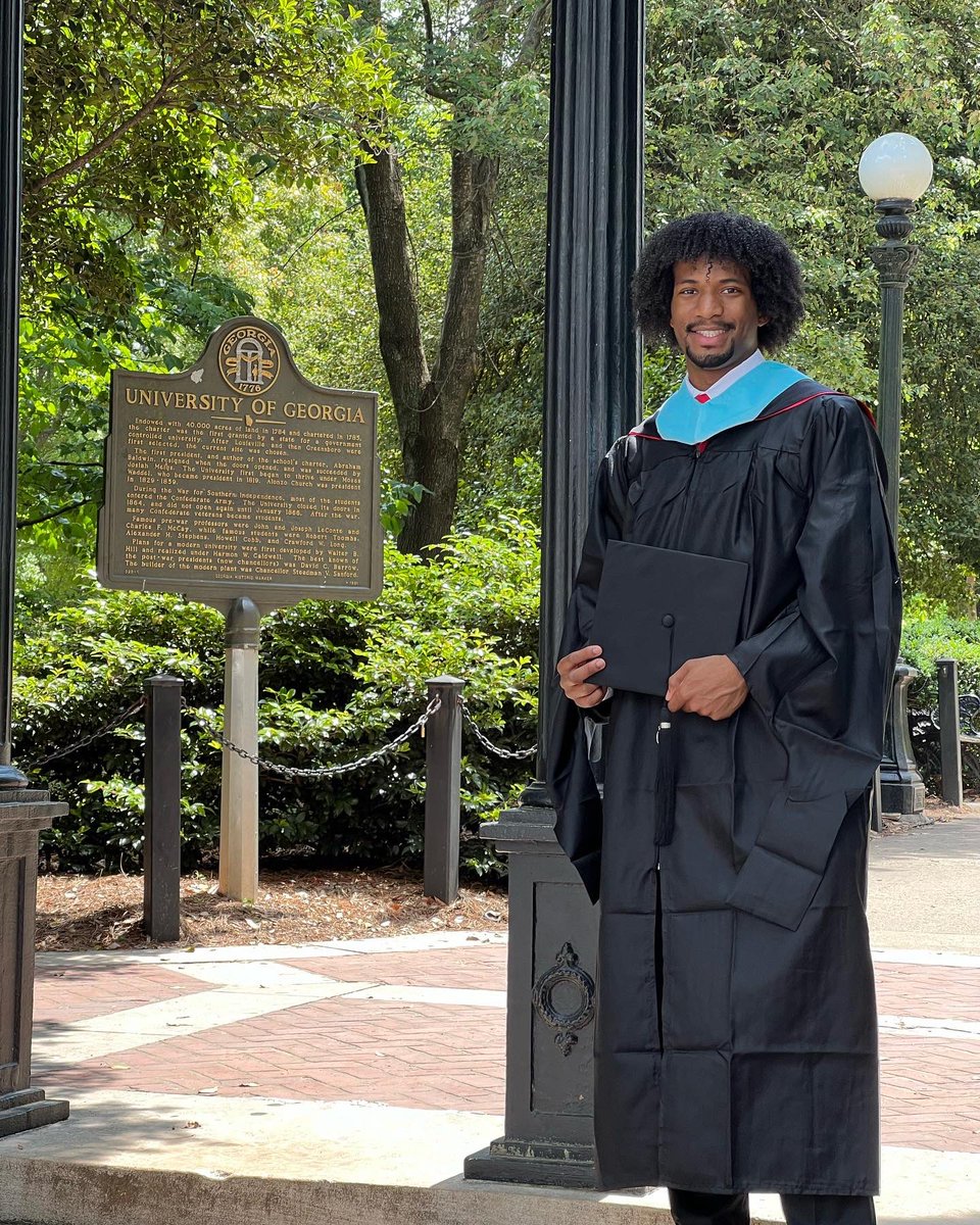 WellingtonCorey's tweet photo. The last promise I made my mother before she passed was that I was going to get my Master’s! And three years later I kept my promise. Keep watching over me Mom 🕊💕. This one for you 🥺🙏🏽. I thank God for keeping me and taking me this far! #uga #universityofgeorgia #masters https://t.co/NOVa0lAWkF