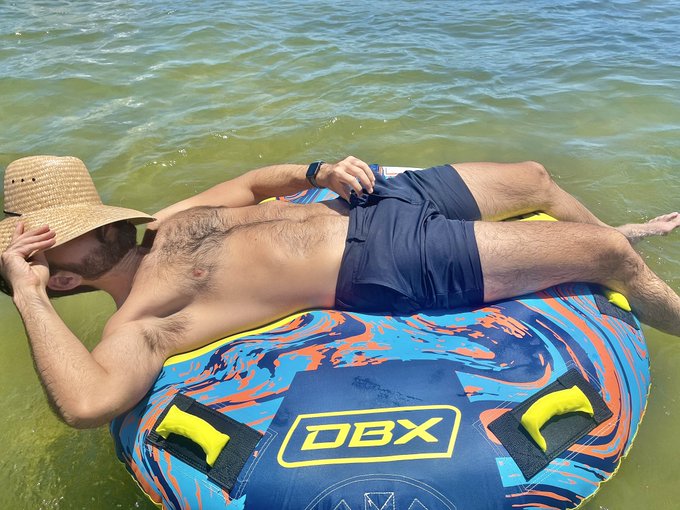 Tan lines https://t.co/AJrjmOYCrn<a href="/tag/furry"class="tags"><span>#furry</span></a><a href="/tag/hung"class="tags"><span>#hung</span></a><a href="/tag/hairy"class="tags"><span>#hairy</span></a><a href="/tag/beardgang"class="tags"><span>#beardgang</span></a>