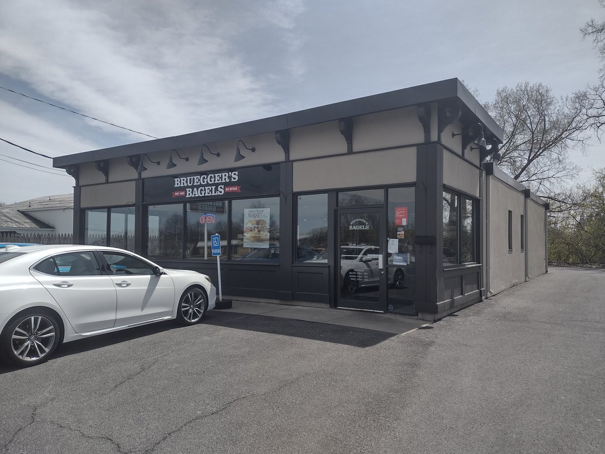 Parking lot has twice the cars that the donut place next door has. <a href="/Brueggers/">Bruegger's Bagels</a> great place for eats. Staff here is excellent as always.