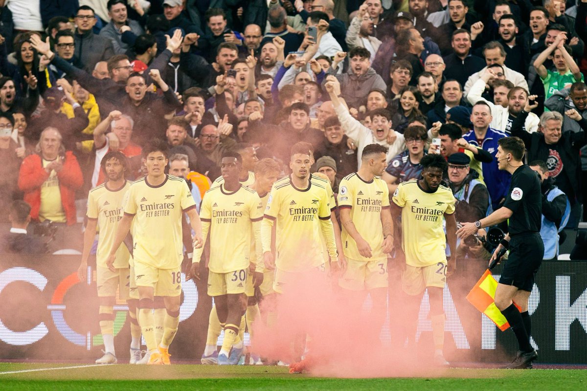 afcstuff's tweet photo. What a photo. 💛 https://t.co/NYjHSwIE9U