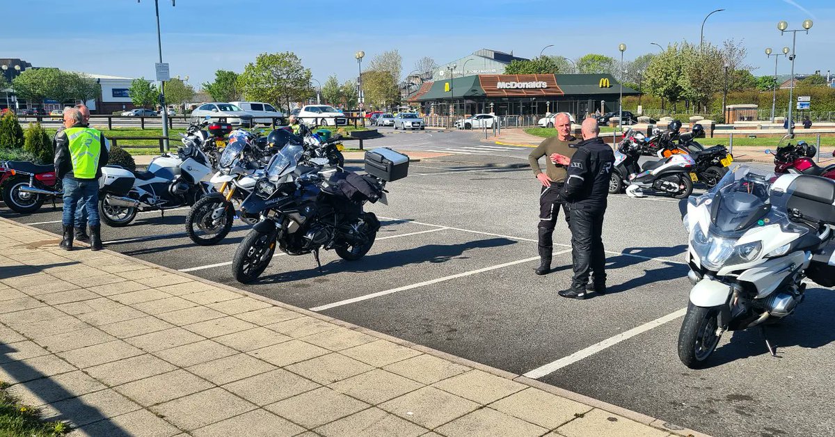Sheff_IAMBike's tweet photo. 30th April 2022 - Good weather &amp; a good turnout...

#sheffieldadvancedmotorcyclists #sam #iamroadsmart #iam #IPSGA #advancedmotorcyclists #roadsafety #survivalskills #advancedskills #advancedtraining #roadcraft #observation #planning #advancedroadcraft #motorcycle #motorbike https://t.co/Q2gjfDcGsJ