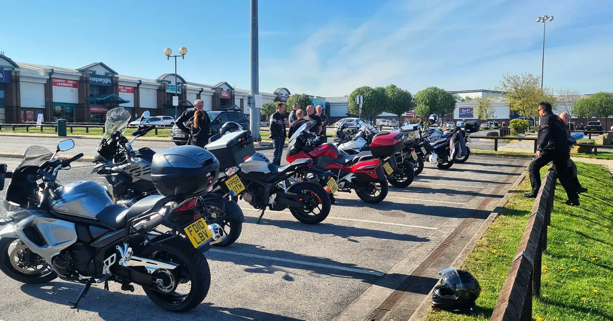 Sheff_IAMBike's tweet photo. 30th April 2022 - Good weather &amp; a good turnout...

#sheffieldadvancedmotorcyclists #sam #iamroadsmart #iam #IPSGA #advancedmotorcyclists #roadsafety #survivalskills #advancedskills #advancedtraining #roadcraft #observation #planning #advancedroadcraft #motorcycle #motorbike https://t.co/Q2gjfDcGsJ