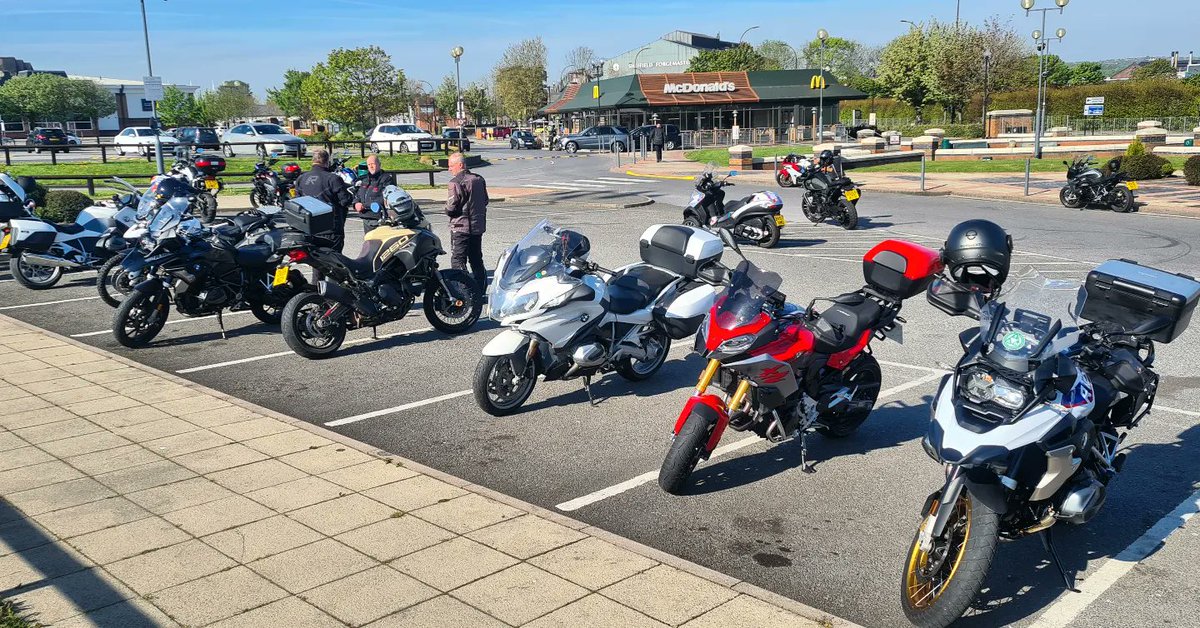 Sheff_IAMBike's tweet photo. 30th April 2022 - Good weather &amp; a good turnout...

#sheffieldadvancedmotorcyclists #sam #iamroadsmart #iam #IPSGA #advancedmotorcyclists #roadsafety #survivalskills #advancedskills #advancedtraining #roadcraft #observation #planning #advancedroadcraft #motorcycle #motorbike https://t.co/Q2gjfDcGsJ