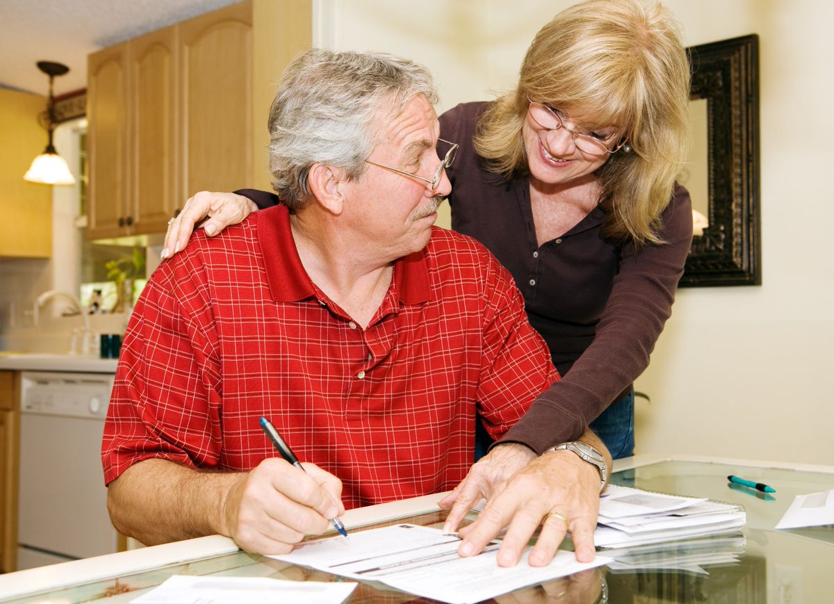 FiscallyFitInc's tweet image. Older Americans hold 65% of deposit balances in the US. Banks report suspicious activity in elders' accounts: 78% in 2021. Daily money managers can help monitor your accounts. For a free consultation: fiscallyfit.us #OlderAmericansMonth #AADMM #elderabuse #seniors #money