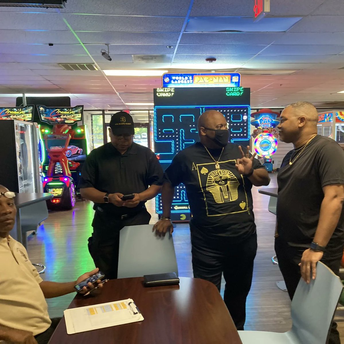 ClaytonAlphas's tweet image. Thursday night fund raiser bowling event, yielded lots of fun for Alpha brothers. Top bowler for the night was our neophyte brother Chad Walker. Plan to join us in June.

#AlphaPhiAlphaFraternityInc #ClaytonCountyAlphas #pigammalambda🤙🏾🤙🏾🤙🏾 #Brotherhood #fellowship