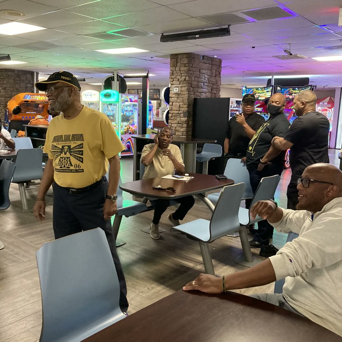 ClaytonAlphas's tweet image. Thursday night fund raiser bowling event, yielded lots of fun for Alpha brothers. Top bowler for the night was our neophyte brother Chad Walker. Plan to join us in June.

#AlphaPhiAlphaFraternityInc #ClaytonCountyAlphas #pigammalambda🤙🏾🤙🏾🤙🏾 #Brotherhood #fellowship