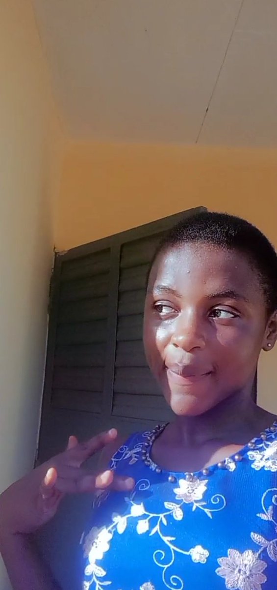 Moi regardant les jolis mecs de Twitter 😌.
Aucun mignon garçon ne sera épargné 😂