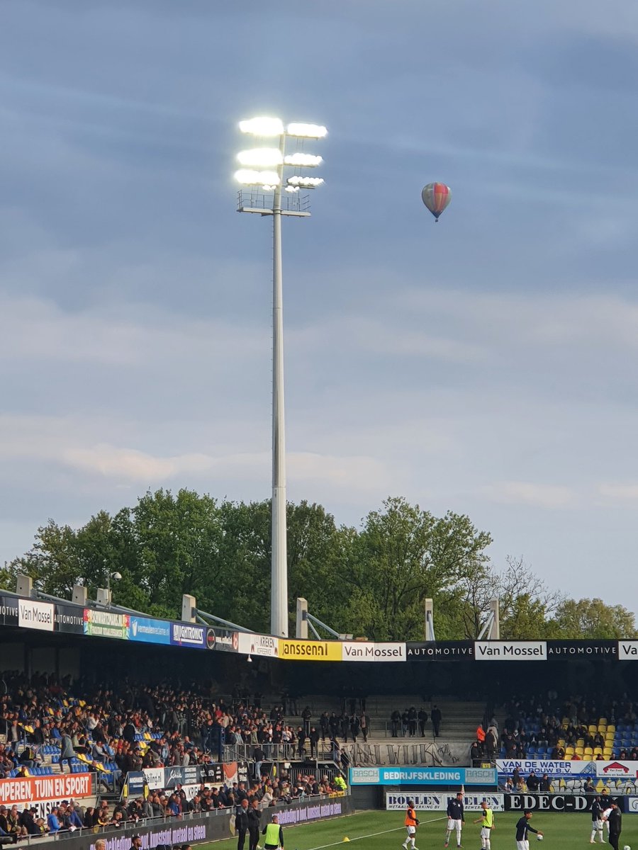 RenataFCG's tweet photo. #RKCFCG #awaydays #ComeOnFCG https://t.co/3X68QoFLMX