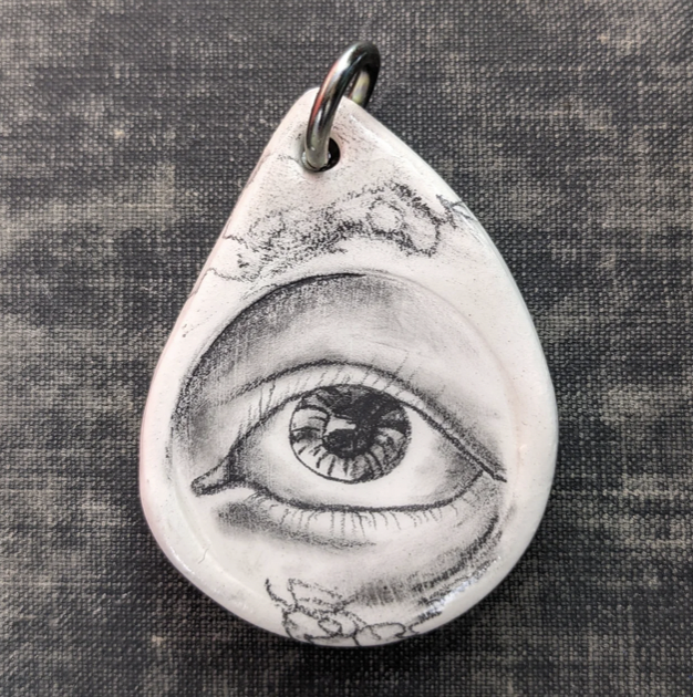 jasperprojectsc's tweet photo. This May, we're elated to share the work of Lucy Bailey. Her virtual gallery show features a variety of sculptures, pendants, and  scratchboards—all an emotional stitching of body and fantasy. 

Peruse Bailey's work here throughout the month: https://t.co/PrwK19BMAg https://t.co/cts3xZkrKu