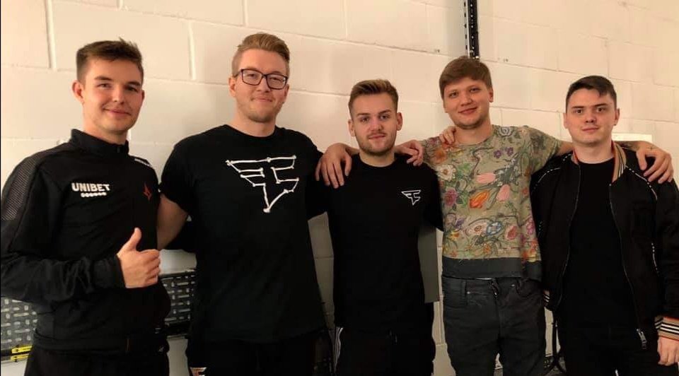 CSGOhistories's tweet photo. ALL STAR TEAM https://t.co/ljr1rWTQgD