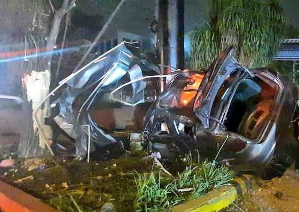 soy_502's tweet photo. 📹TRÁGICO ACCIDENTE | Las dramáticas imágenes tras accidente en el ingreso a comercial de la Roosevelt 

El conductor iba a excesiva velocidad ocasionando la trágica escena

Mira aquí las imágenes: https://t.co/BWuvhht9WK https://t.co/v9ygNJyRTb