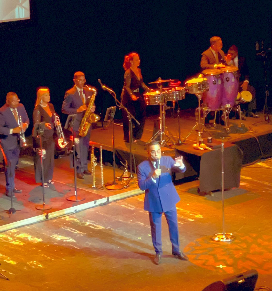 Ayer disfruté el concert de <a href="/gilbertoSR/">Gilberto Santa Rosa</a> Su voz está intacta, pero la forma mágica de contarnos historia en sus canciones, y que a la vez nos trasporte a buenos recuerdos 💪🏽🙌.. eso solo lo hacen los grandes. <a href="/michellebrava/">Michelle Brava</a> <a href="/GerardoROficial/">Gerardo Rivas</a>