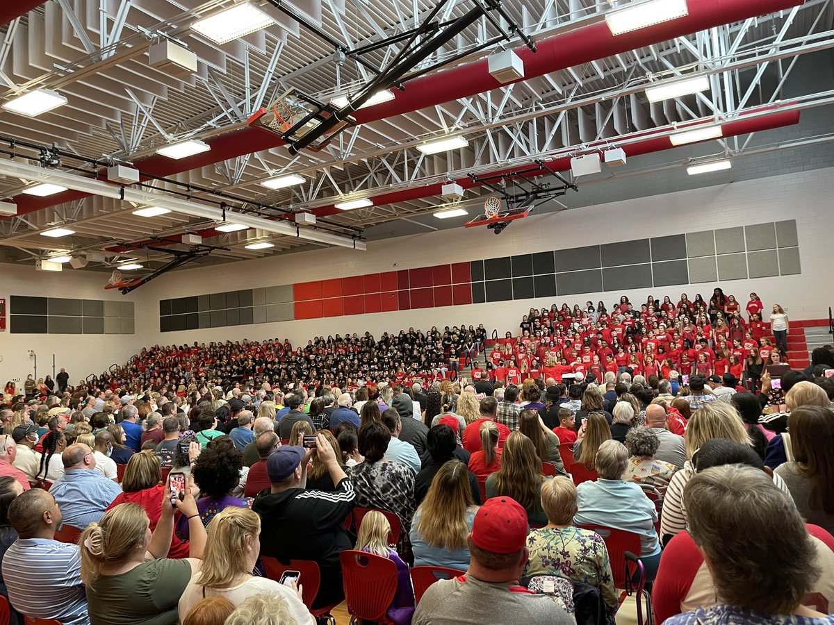fcsdeast's tweet photo. Wonderful performance by our 4-12 Choral groups! #artsfairisback https://t.co/3sM5POBlrh