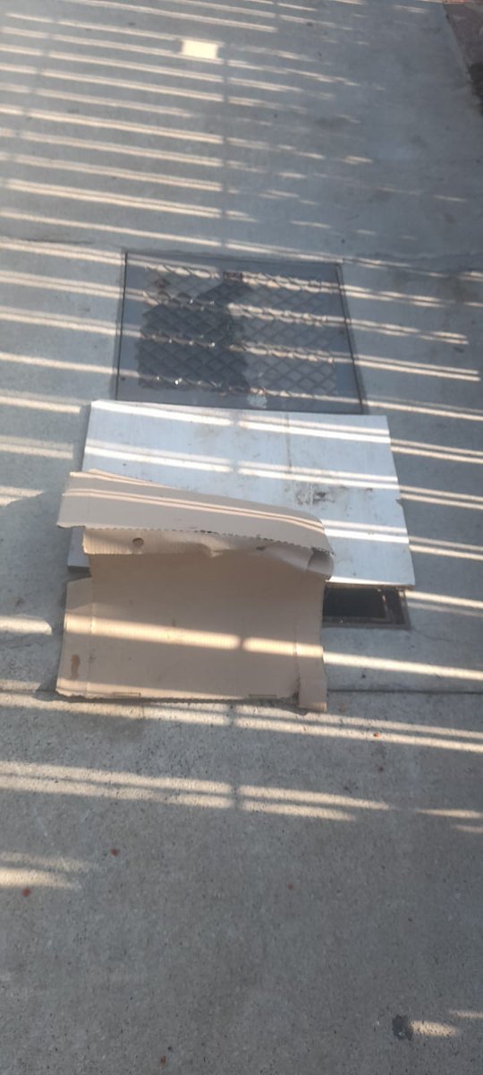 benjamin_nc's tweet photo. En Av los halcones entre las calles el tebo y manzanilla están abiertas estás tapas en la vereda, en Lampa. Poniendo en peligro a personas ,están así hace como 2 semanas y nadie de la municipalidad se a pronunciado @LampaCL @meganoticiascl @cazanoticiasCHV @GobiernodeChile @TVN https://t.co/qIaHI2TKK3